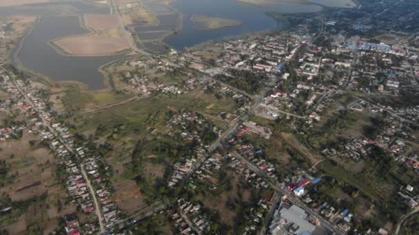 Luchtfoto van het dorp Starominskaya in Rusland. Groothoek uitzicht over de stad. Drone schieten — Stockvideo