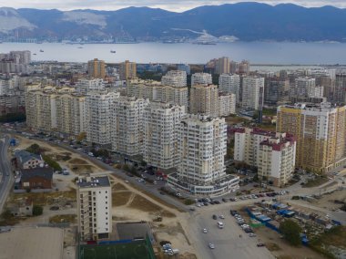 Novorossiysk, Çimento koyunda yüksek katlı apartmanların bir sürü bir drone fotoğraf.