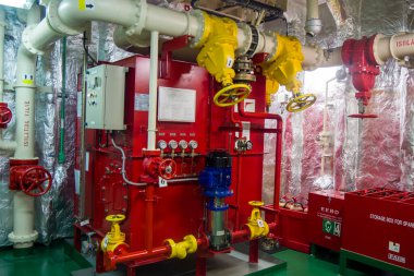 Kargo gemisindeki köpük istasyonu.