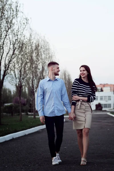 Young Beautiful Couple Walking Outdoor — Stock Photo, Image