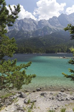 Eibsee Almanya 'da Bavyera' da