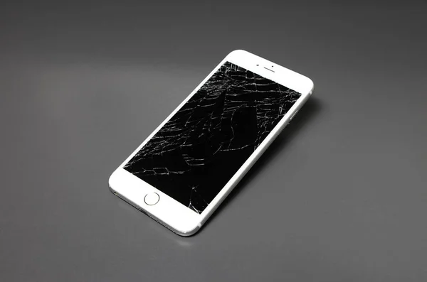 Поврежденный Мобильный Телефон Сломанным Дисплеем — стоковое фото
