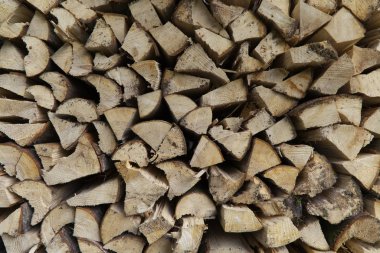 kahverengi renkte odun yığını