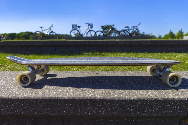 Longboard Wall Many Bikes Cycles — Stock Photo, Image