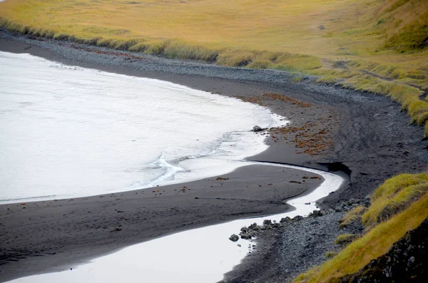 Άποψη Του Hvtserkur Βόρεια Ισλανδία — Φωτογραφία Αρχείου