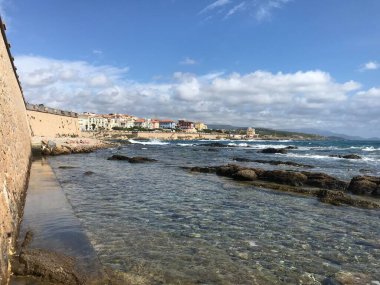 Alghero, Sardunya, İtalya 'da deniz önü