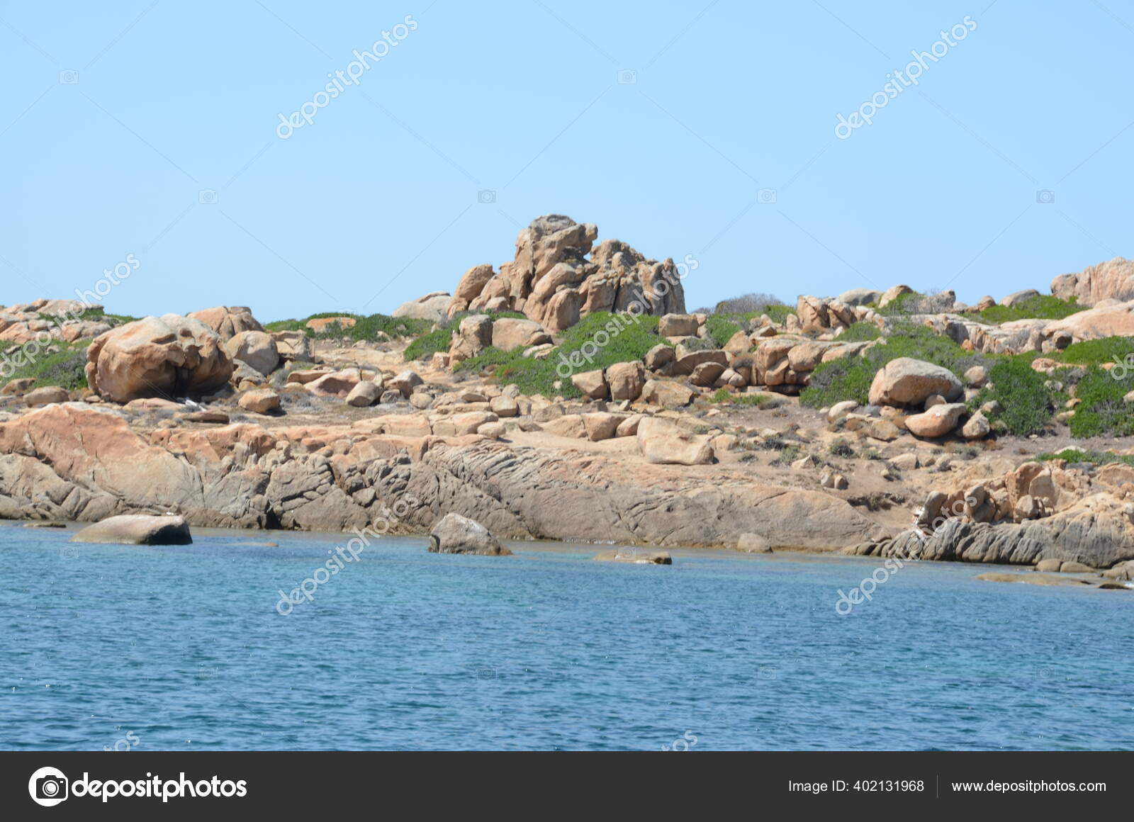 意大利撒丁岛阿西那拉岛岩石海岸 图库照片 C Ezioman