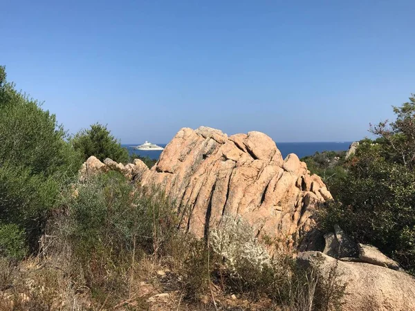 Granieten Rots Jacht Sardinië Italië — Stockfoto