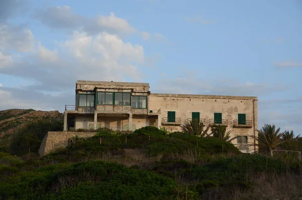 Argentiera, Sardunya, İtalya 'da terk edilmiş bir bina.