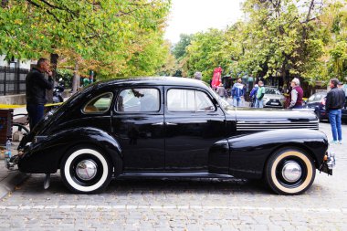 Üsküp Makedonya - 29 Eylül 2018: Retro otomobil ve motosiklet sergi vintage Auto. Eski Zamanlayıcı araba göstermek 29 Eylül 2018 Üsküp adlı sergi.