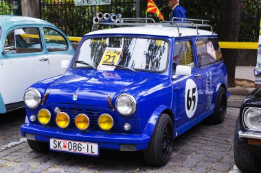 Üsküp Makedonya - 29 Eylül 2018: Retro otomobil ve motosiklet sergi vintage Auto. Eski Zamanlayıcı araba göstermek 29 Eylül 2018 Üsküp adlı sergi.