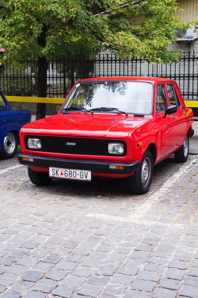 スコピエ マケドニア 2018 レトロな車やバイク ビンテージ自動の展覧会 表示と呼ばれる古いタイマー車 2018 日スコピエで展覧会 — ストック写真