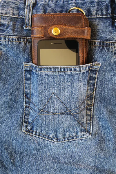 Handy Und Ledergeldbörse Der Gesäßtasche Der Blue Jeans — Stockfoto