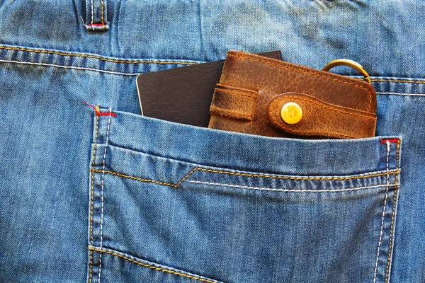 Pass Med Läder Plånbok Fickan Gamla Blå Jeans — Stockfoto