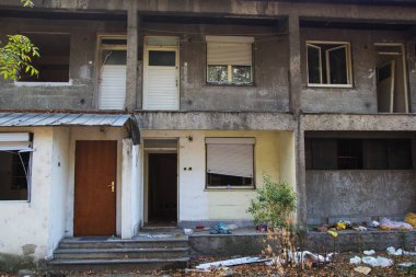 Eski yıkılmış daire.