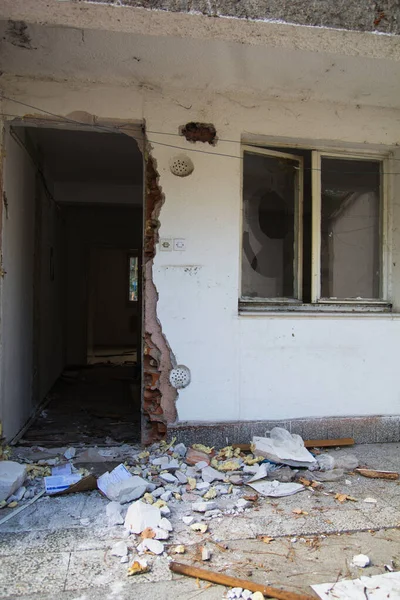 Old destroyed apartment. — Stock Photo, Image