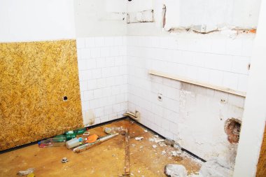 Eski yıkılmış daire.