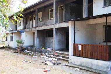 Eski yıkılmış daire.