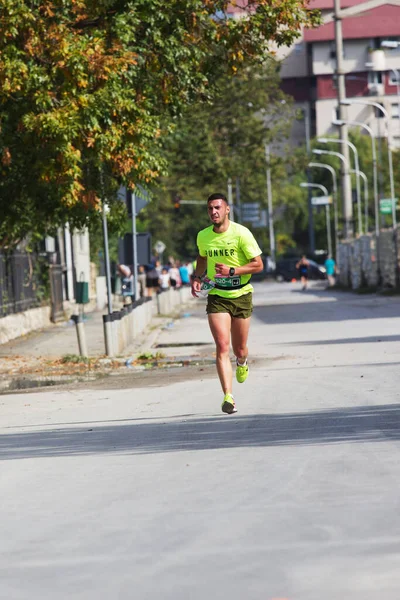 Skopje October 在Covid 19大流行病中 1500名登记的赛跑选手参加了2020年10月4日在马其顿斯科普里举行的Wizz Air Skopje马拉松赛 珊瑚或软体动物流行病中的体育活动 — 图库照片