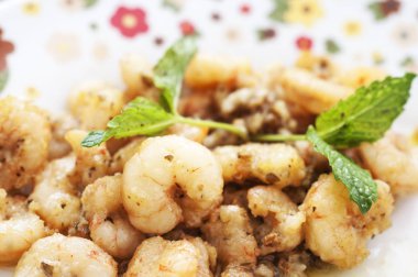 Sarımsak karides Scampi (gambas al ajillo)