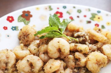 Sarımsak karides Scampi (gambas al ajillo)