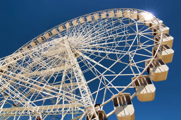 Rueda Hurón Contra Cielo Azul — Foto de Stock