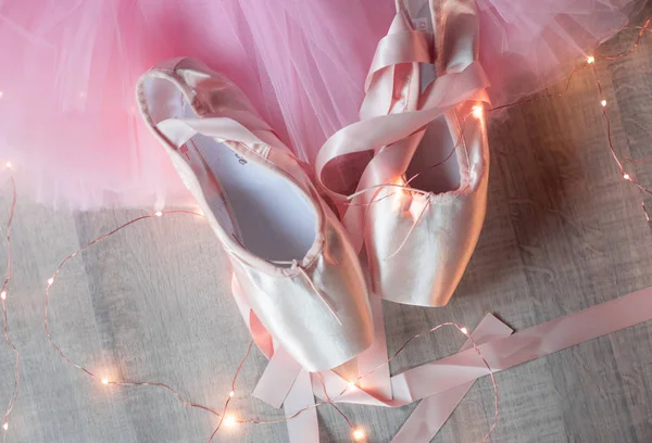 Pointe Skor Med Rosa Tutu — Stockfoto