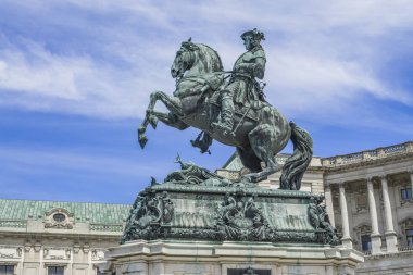 Bir heykel kompleksi Hofburg İmparatorluk Sarayı dışında Prince Eugene Savoy yaygın ata ata biner gibi Viyana, Avusturya gösteriyor.