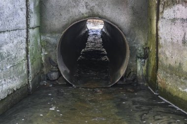 Atık su boru. Sıvı kimyasal atık su kirliliği deşarj