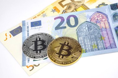 Euro banknot üzerinde altın ve gümüş Bitcoin. Cryptocurrency arka plan