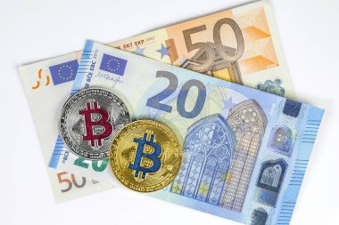 Euro banknot üzerinde altın ve gümüş Bitcoin. Cryptocurrency arka plan