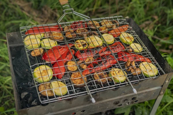 Palone na grill kolorowe jesienne warzywa i grzyby — Zdjęcie stockowe