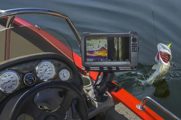 Fishfinder, écholot, sonar de pêche au bateau — Photo