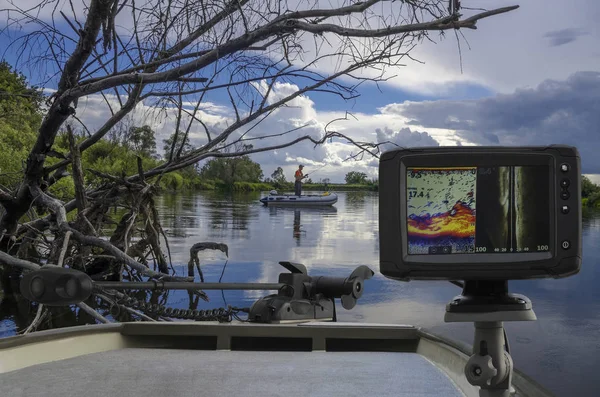 Fishfinder, echolot, sonar op de boot vissen — Stockfoto