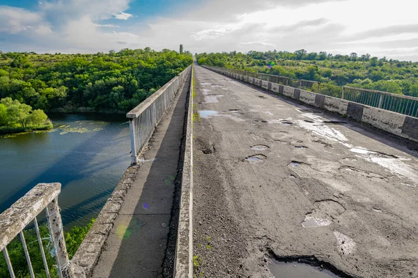 Pont Dangereux Dilaté Dessus Rivière Abandon Construction État Urgence — Photo