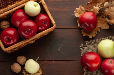 elma sepeti grunge zemin üzerine