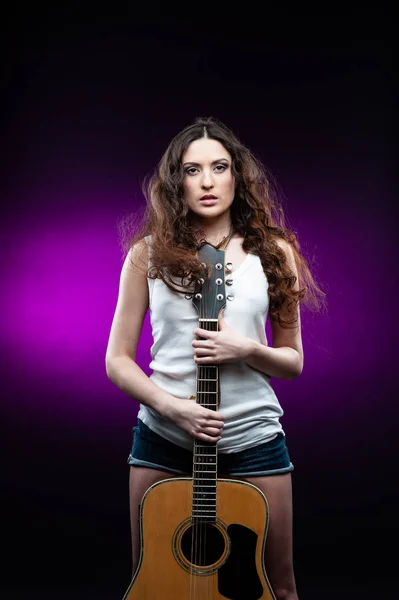 Pretty Woman Guitar — Stock Photo, Image