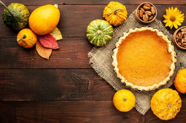 Şükran kabak, üstten görünüm alanı kopyalayın. Sonbahar geleneksel ev yapımı elma ve sonbahar tatil için kabak pasta.