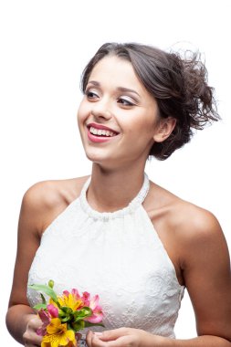 Gelin portre. Gelinlik. Düğün çiçekleri. Beyaz izole