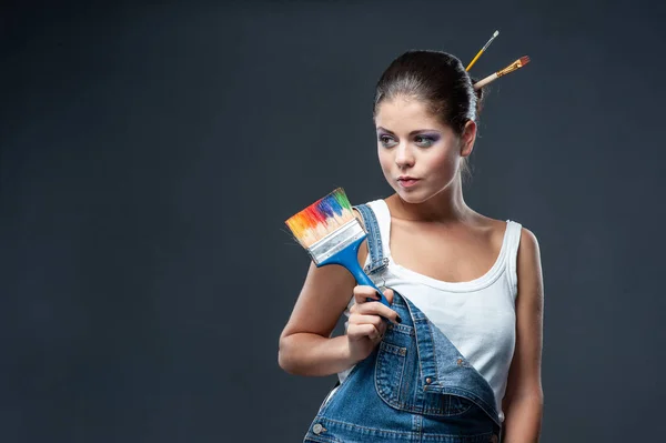 Bellas artes. Mujer artista aislada en blanco . —  Fotos de Stock