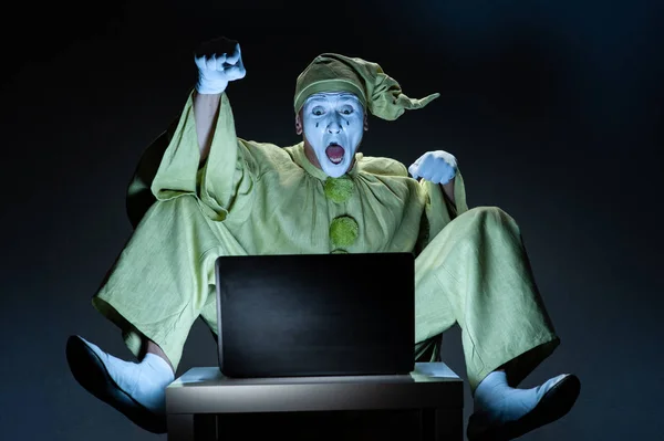 Funny mime show surprised — Stock Photo, Image