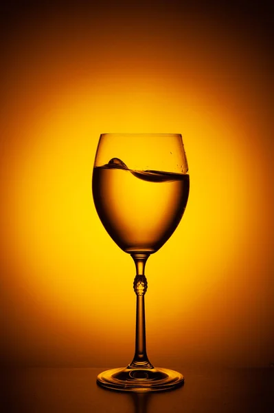 Glas med vattenstänk — Stockfoto