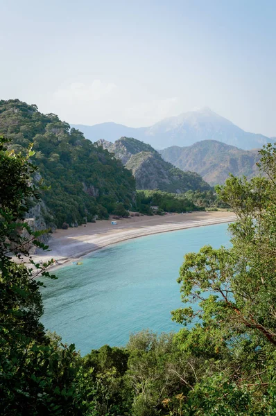 Luftaufnahme von Meer, Bäumen und Bergen tagsüber in Kappadokien, Türkei — Stockfoto