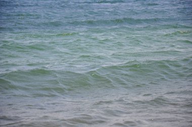 Okyanustaki mavi dalgalar