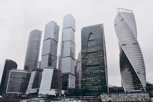 2017 Moskva Internasjonale Handelssenter Moskva Russland Utsikt Skyskrapere Regnværsdagen – stockfoto
