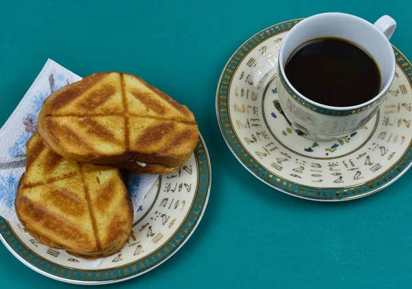 Зеленом Столе Кофе Бутерброды Завтрак — стоковое фото
