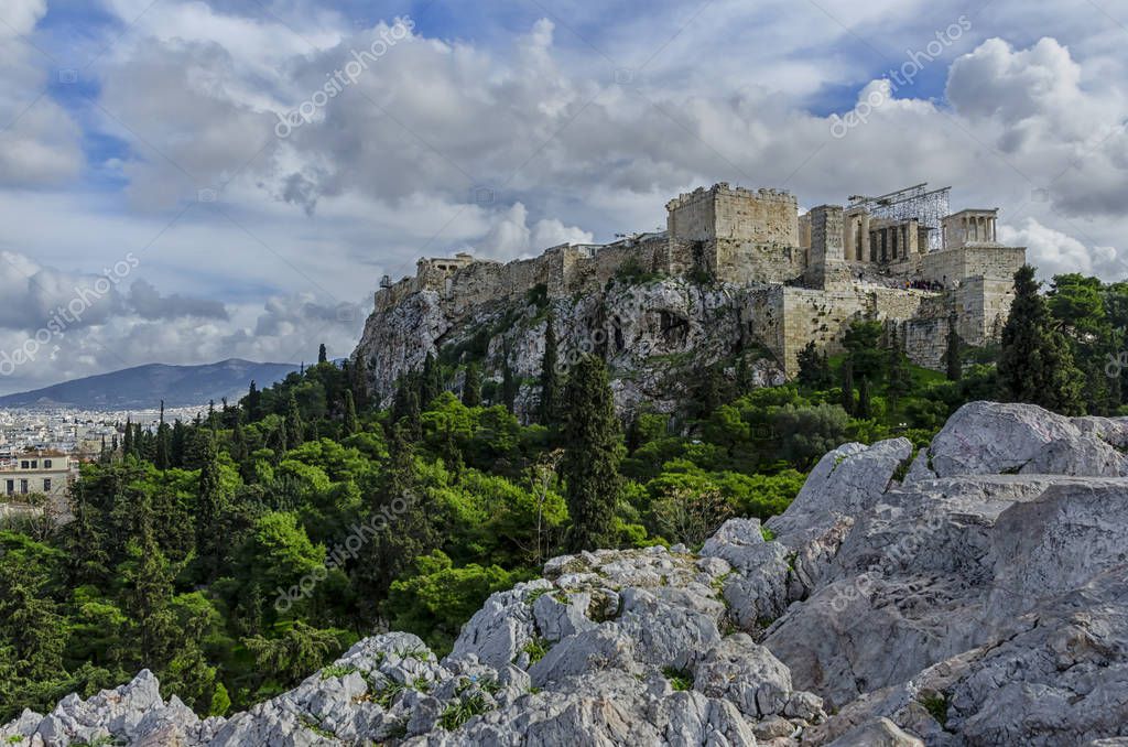 La Acrópolis de Atenas es una antigua ciudadela situada en un
