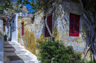 Plaka, Atina / Yunanistan - 22 Haziran 2018: Anafiotika - Plaka hemen altında Atina Akropol geleneksel evlerde