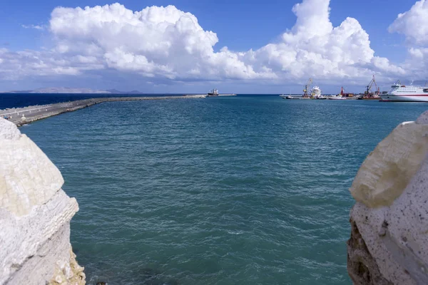 Zdá Port Heraklionu Skrz Zdi Pevnosti Koules Castello Mare Ostrov — Stock fotografie