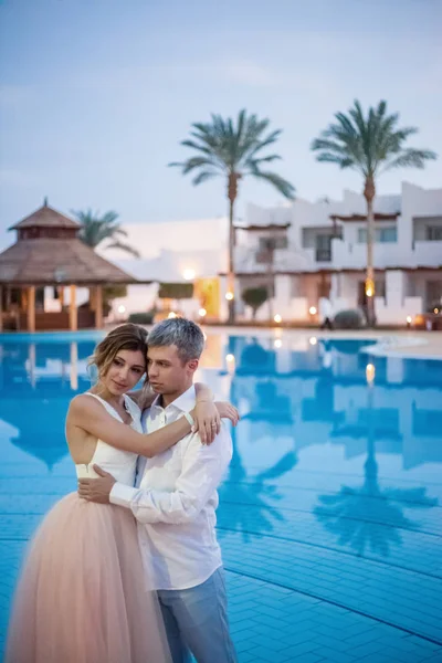 Casamento Recém Casado Após Casamento Resort Luxo Noiva Romântica Noivo — Fotografia de Stock